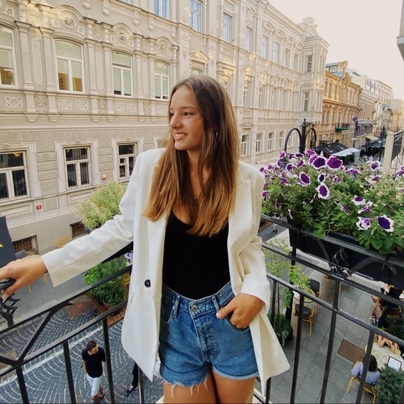 Meet your Posher, Ana! - Picture 3 of 4